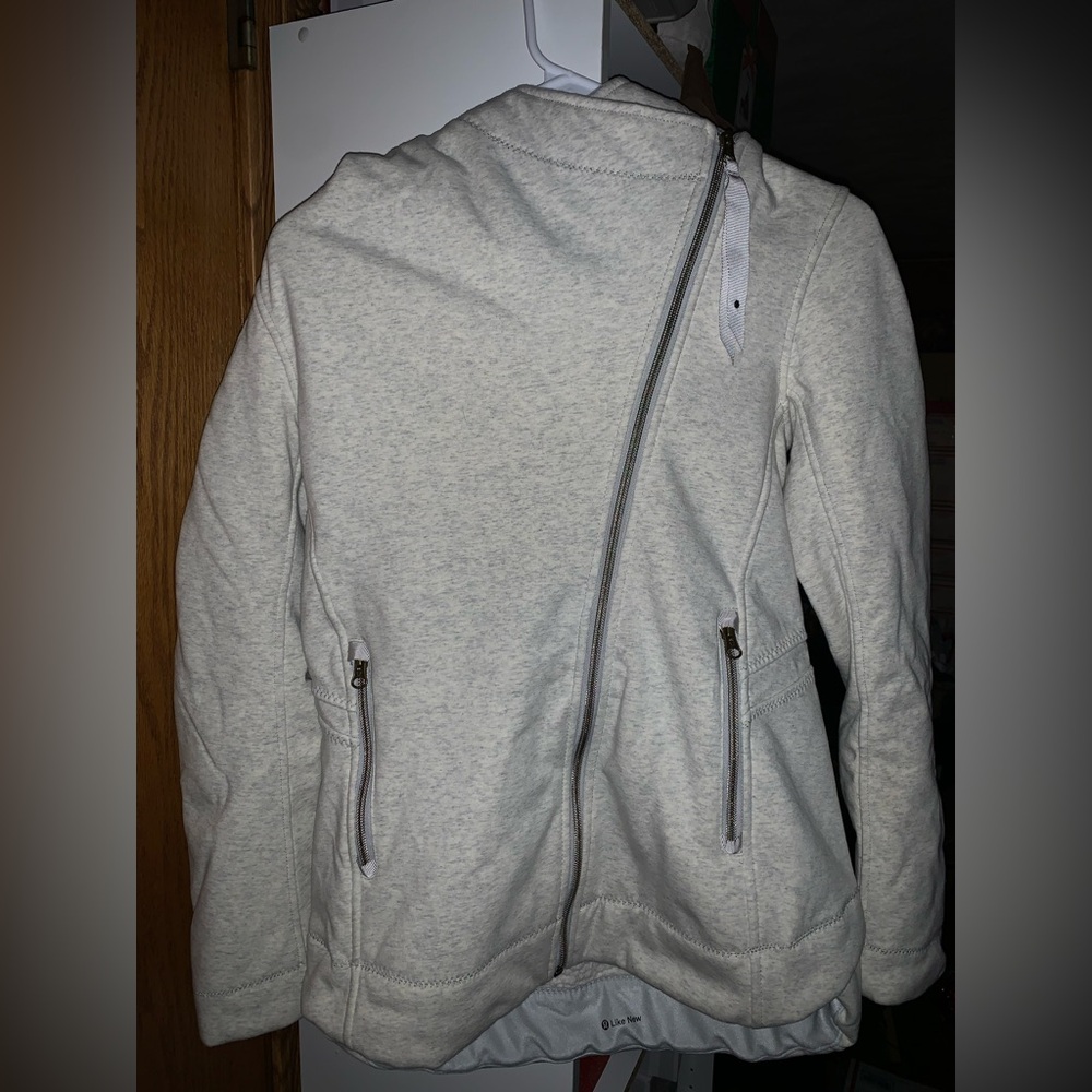 Lululemon Cozy Up Buttercup Coat,size 2
EUC and is so so beautiful